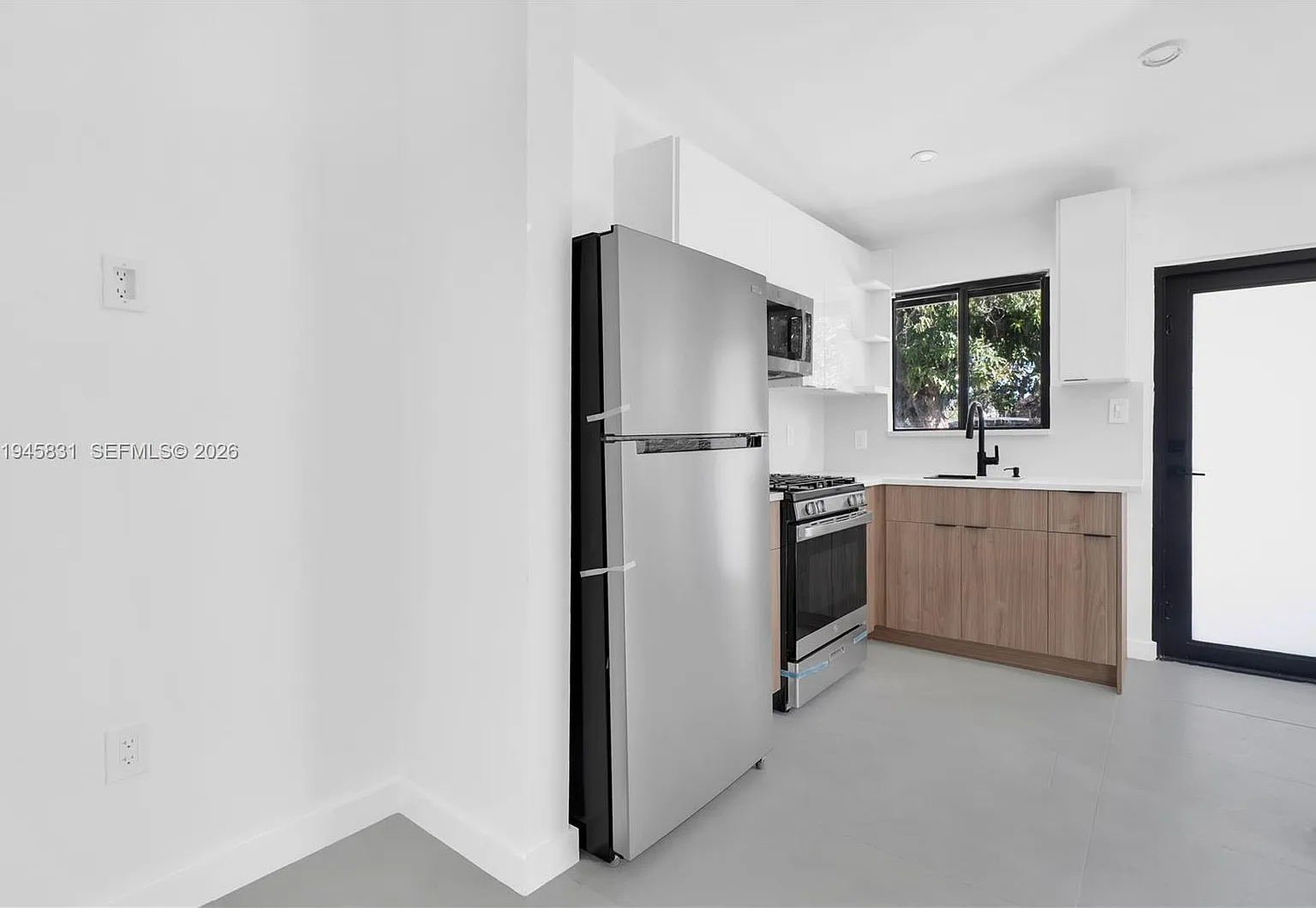 1 bed, 1.0 bath, 900 sqft, $2,000 — Photo 3