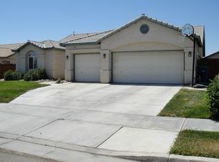 697 Crescent Ln, Lemoore, CA 93245