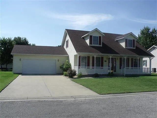 1130 Hackberry Dr photo 1