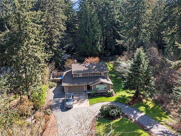 RV parking, 2 car garage and large driveway offer space for visitors