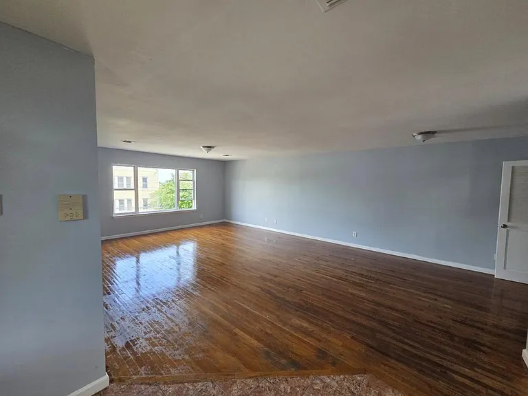 565 Bergen St #2 — Photo 7