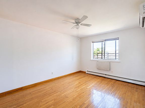 4th image of 2247 Harman St #2