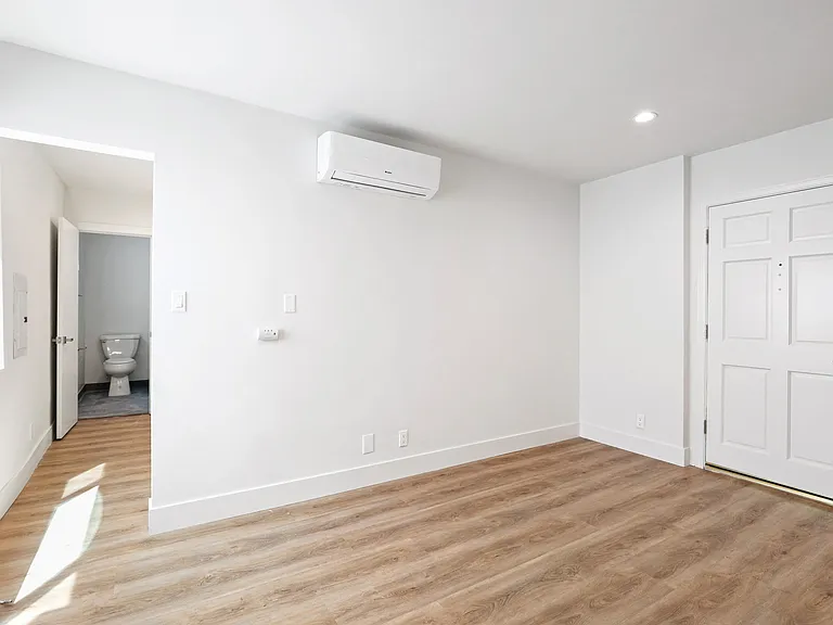 Spacious Studio Apartment with Central AC and Vinyl Flooring