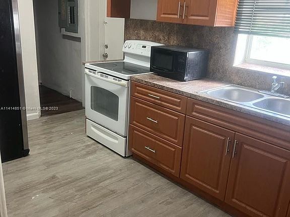 2nd image of 213 NW 35th Ave #2