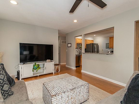 4th image of 2103 Glouchester Dr