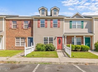 105 Woodlake Ct, Jacksonville, NC 28546
