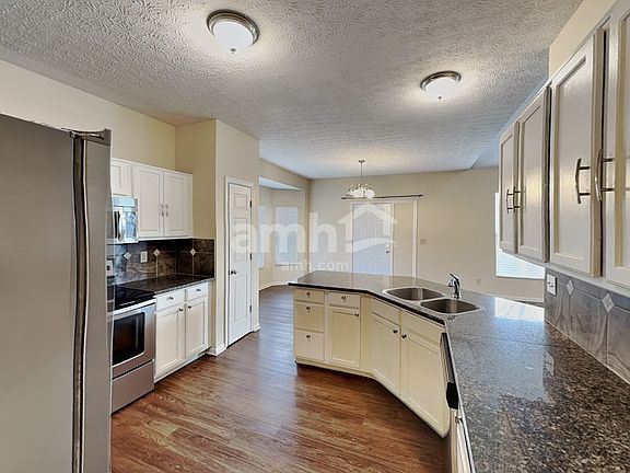 4th image of 742 Kelton Crest Dr