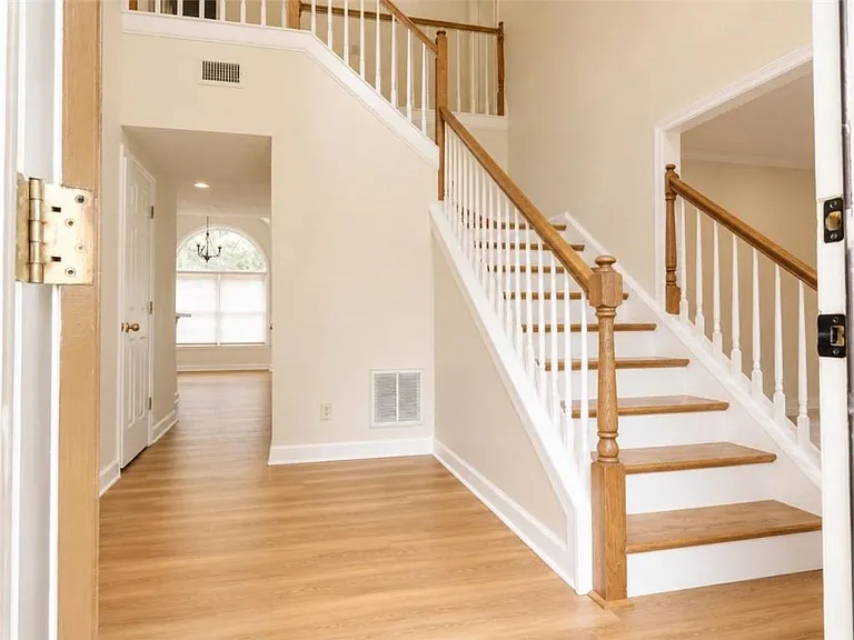 1630 Green Oak Cir — Photo 2
