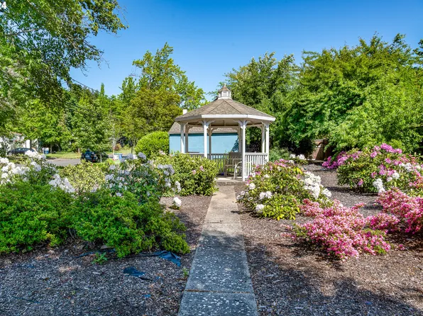 (undisclosed Address), Eugene, OR 97405