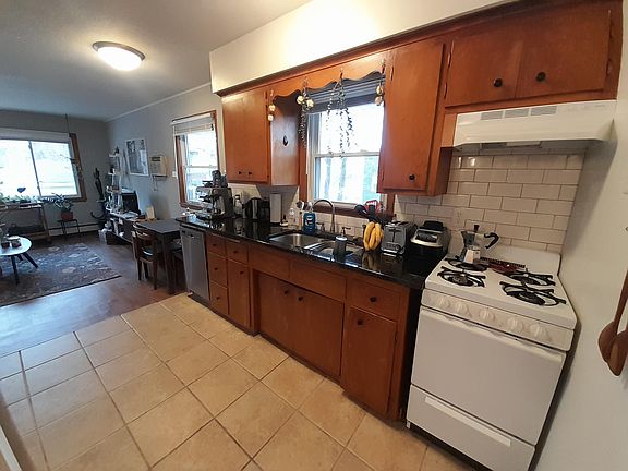 3rd image of 338 18th Ave NE APT 7
