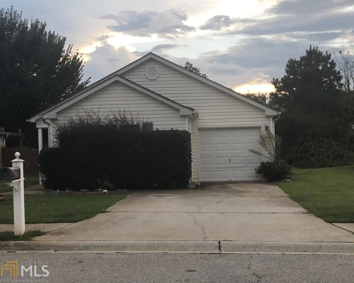 1631 Hallmark Hills Dr photo 1