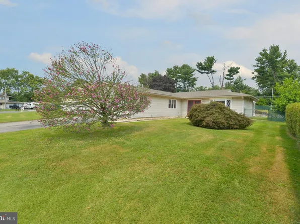 3 Buckingham Dr, Eastampton, NJ 08060