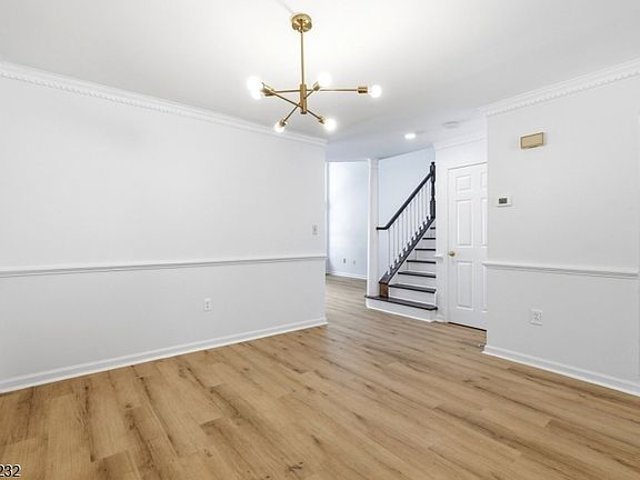 5th image of 55 Heritage Ct