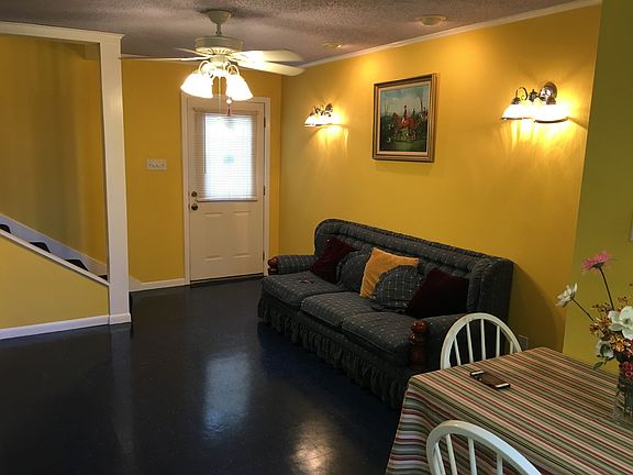 2nd image of 2618 Barney Ave
