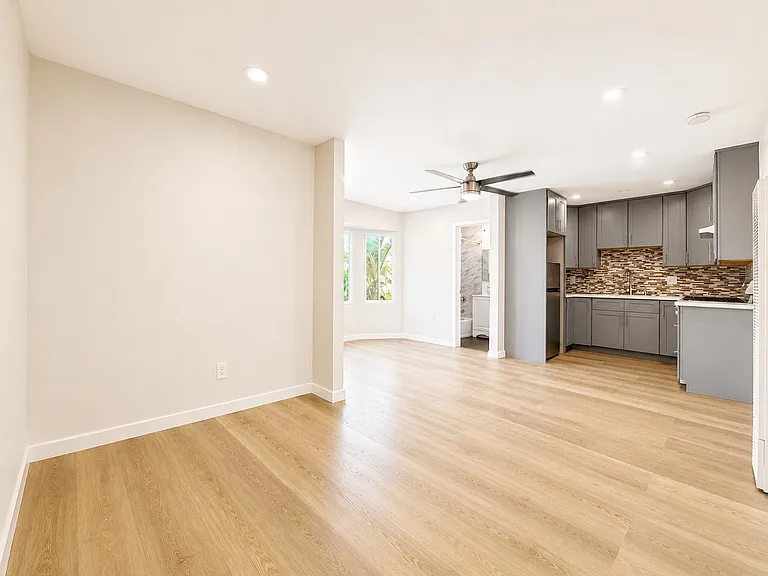 00-1007 E Ocean Blvd #17 — Photo 3