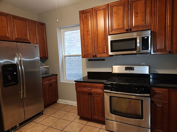 5th image of 3304 W Potomac Ave #1