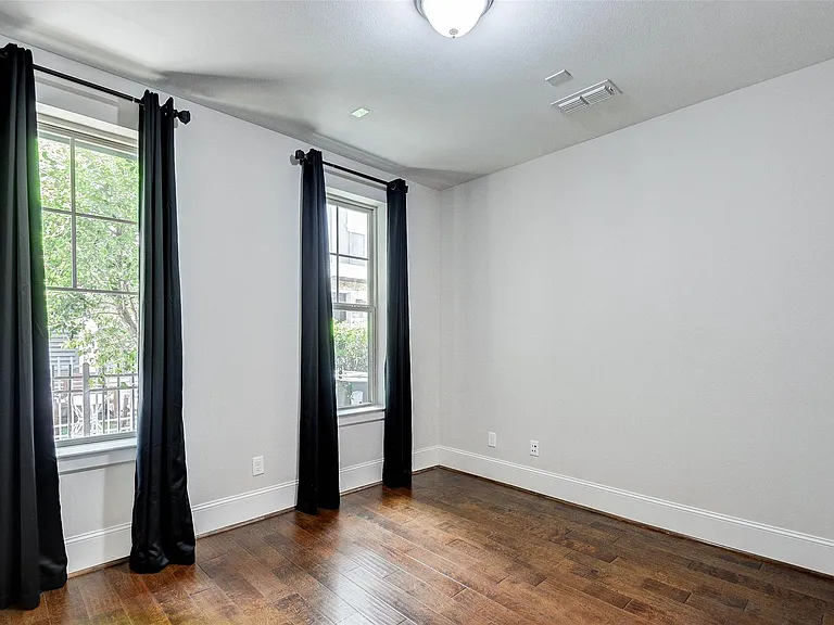 720 N Shepherd Dr — Photo 31