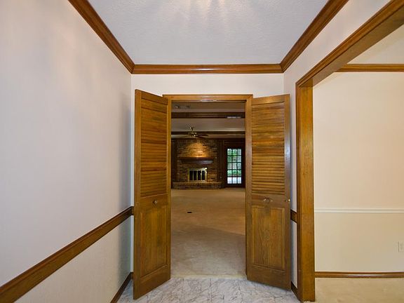 3rd image of 6915 Mossridge Dr