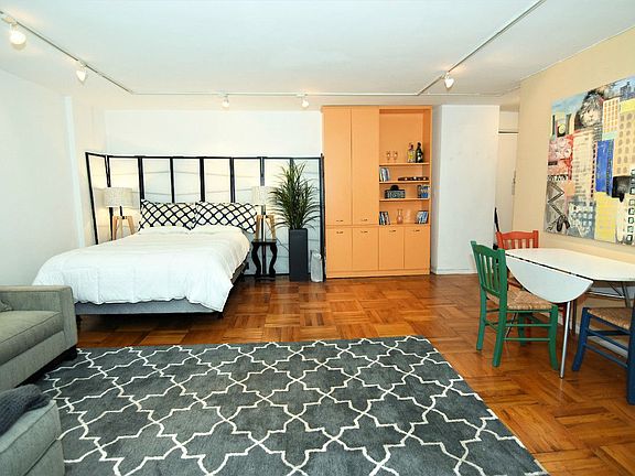 2nd image of 139 E 33rd St APT 1N