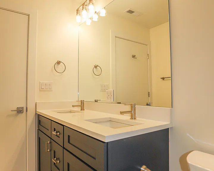 2230 W Wilson Ave #G — Photo 10