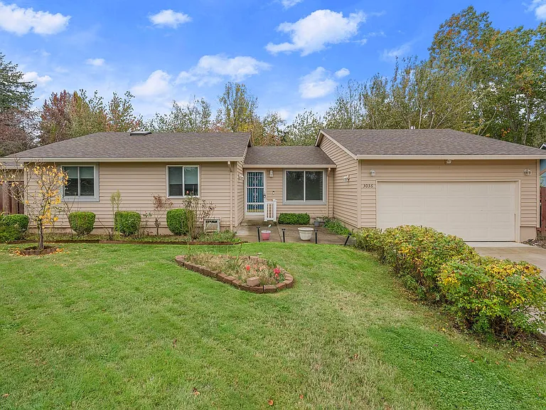 3036 SE Lewis Ct — Photo 1