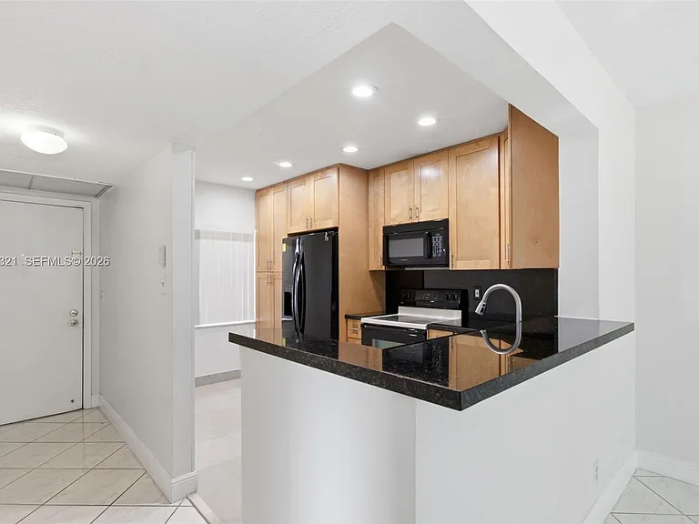 11396 Taft St #11396 — Photo 9