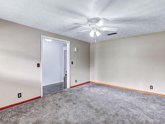 4th image of 2303 COURTNEY Drive