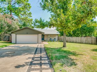 926 Harber Ave, Grapevine, TX 76051