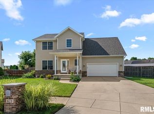621 Garden Ct, Chatham, IL 62629