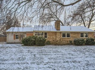 670 Roma Ave, Roseville, MN 55113