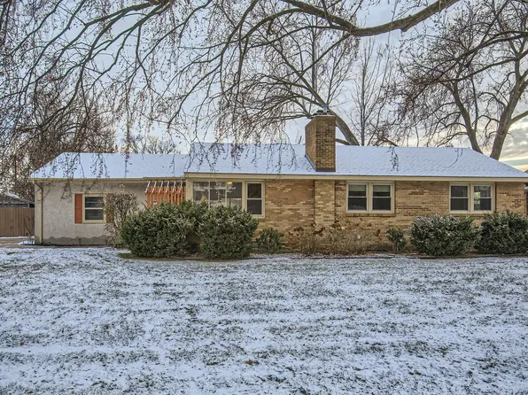 670 Roma Ave, Roseville, MN 55113