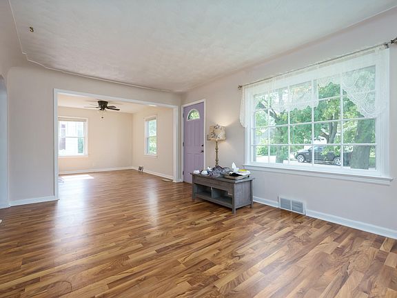 3rd image of 154 Pleasant Ave