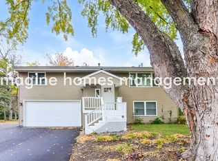 10902 Oak Knoll Ter S, Minnetonka, MN 55305