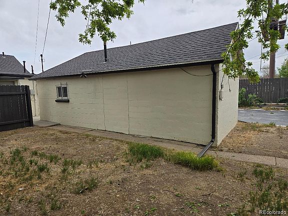 3rd image of 1525 Roslyn Street