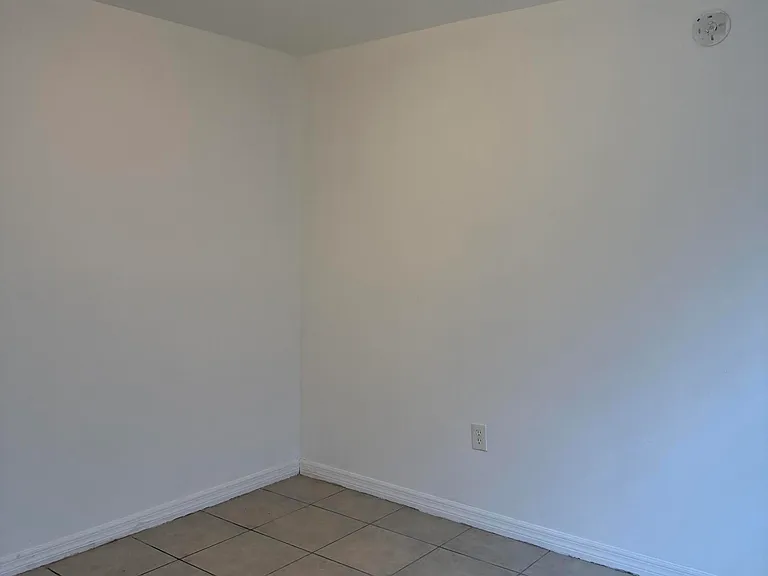 906 SE Tarpon Ave #B — Photo 6