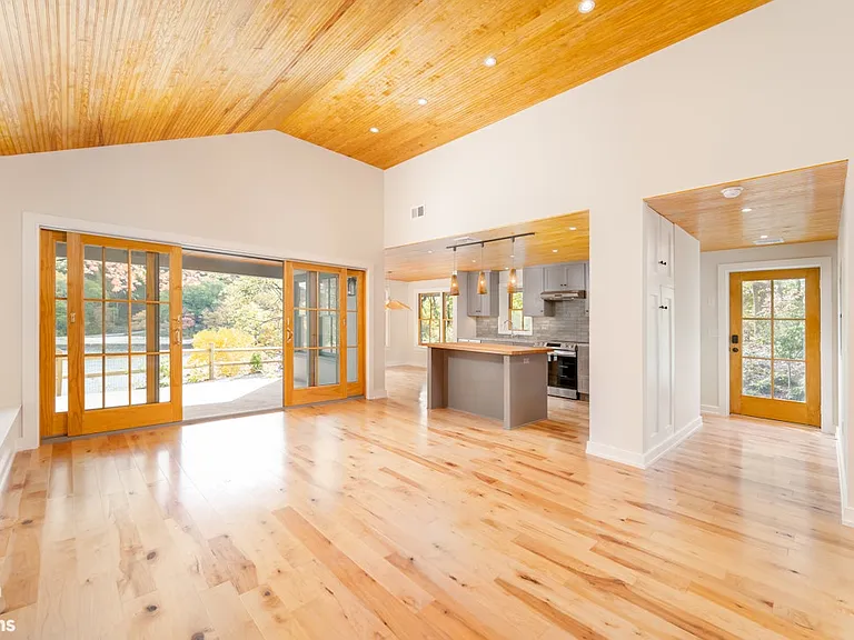 232 W Shore Dr — Photo 32