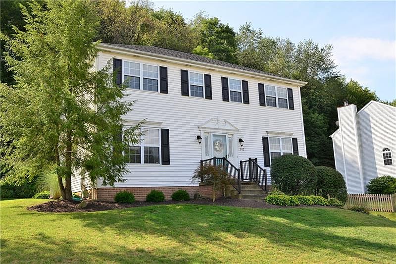 1st image of 142 Bayberry Ln