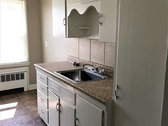 3rd image of 623 S 35th St APT 15