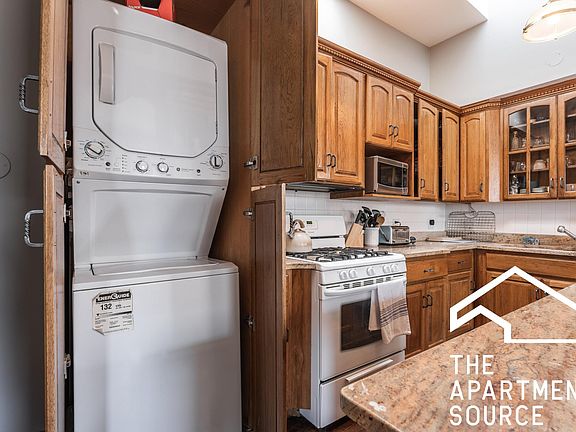 4th image of 648 N Damen Ave #2F