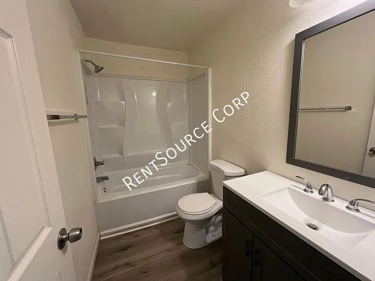 1131 Barstow Rd #B — Photo 11