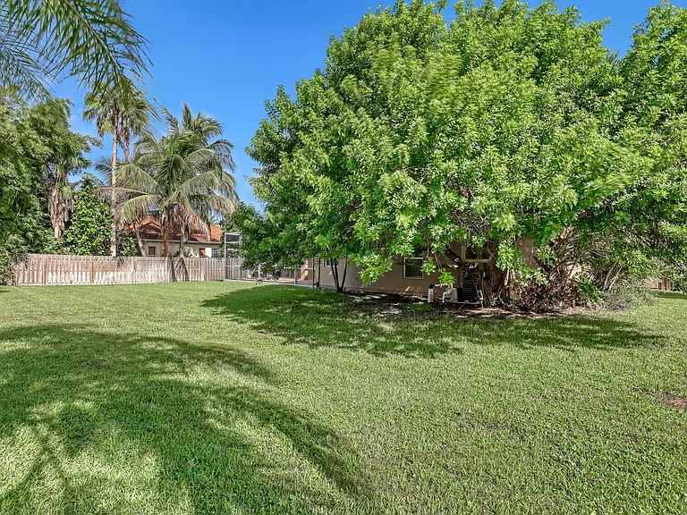 811 Spanish Cay Dr — Photo 28