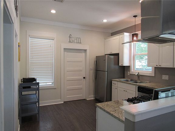 5th image of 107 Hutto St