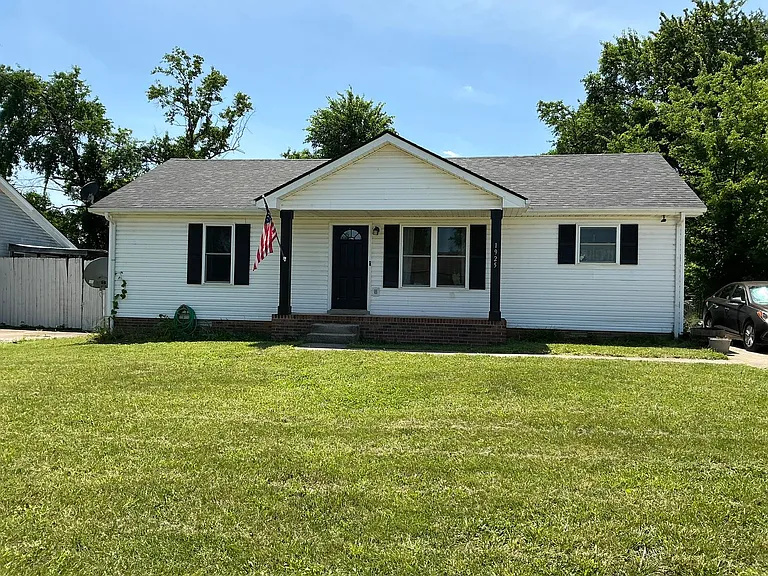 1925 Timberline Cir — Photo 1