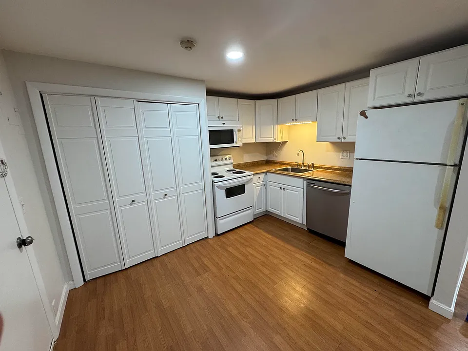 19 Maple St #16