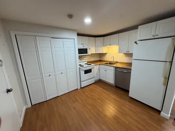 19 Maple St APT 16, Amesbury, MA 01913