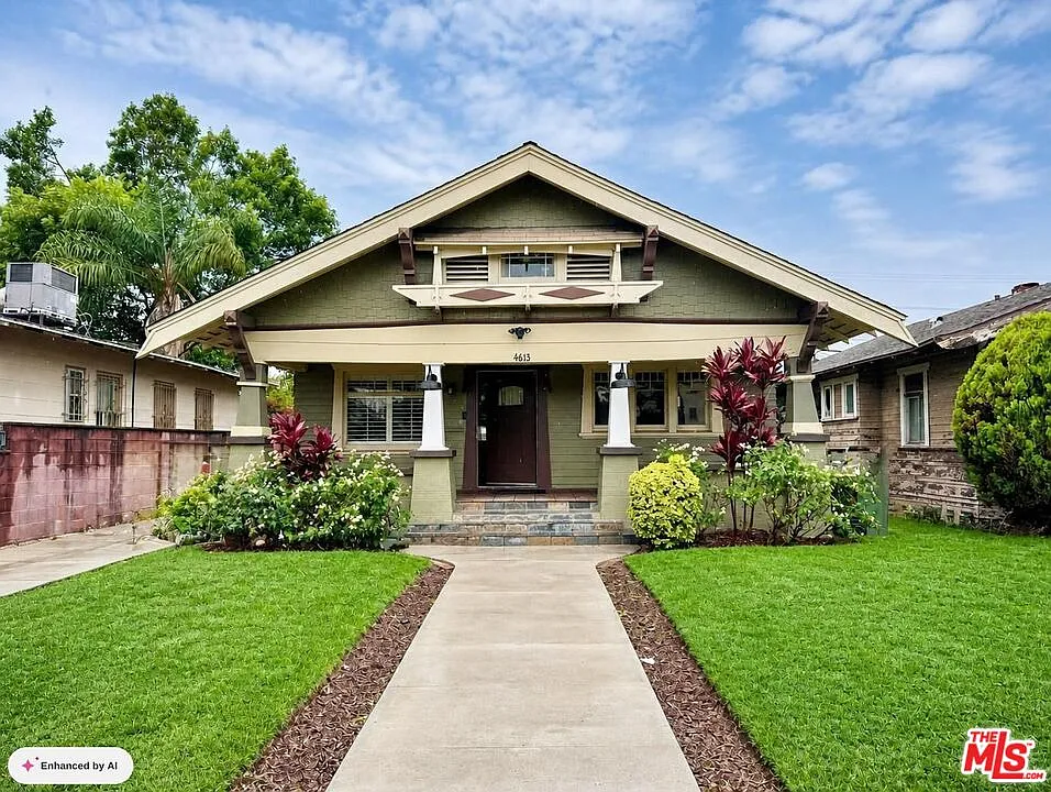 4613 S Van Ness Ave
