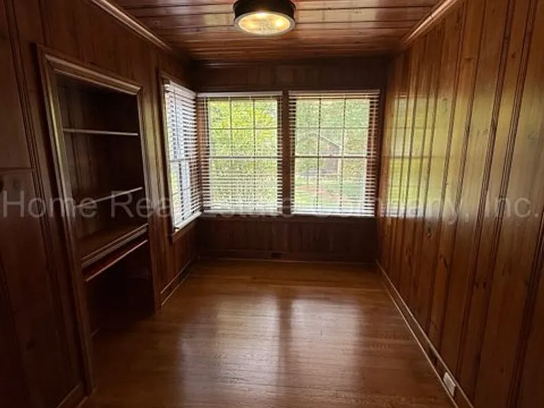 1947 Robinhood Rd — Photo 3