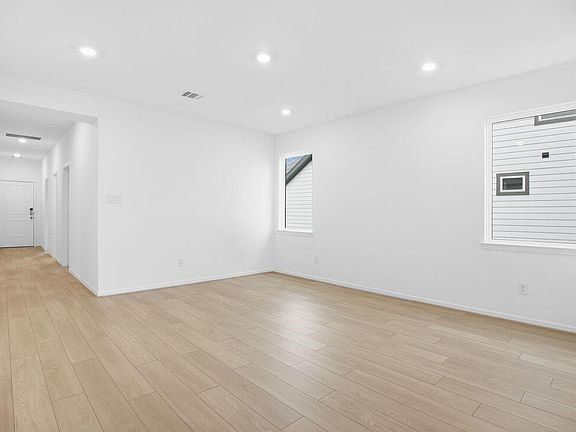 3rd image of 18122 Lone Hill Dr