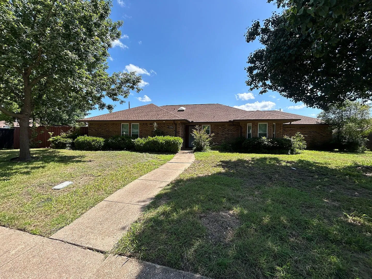 2412 Ridgeview Dr — Photo 2