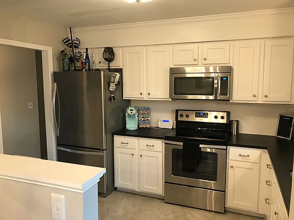 2nd image of 109 SE Moore Ct